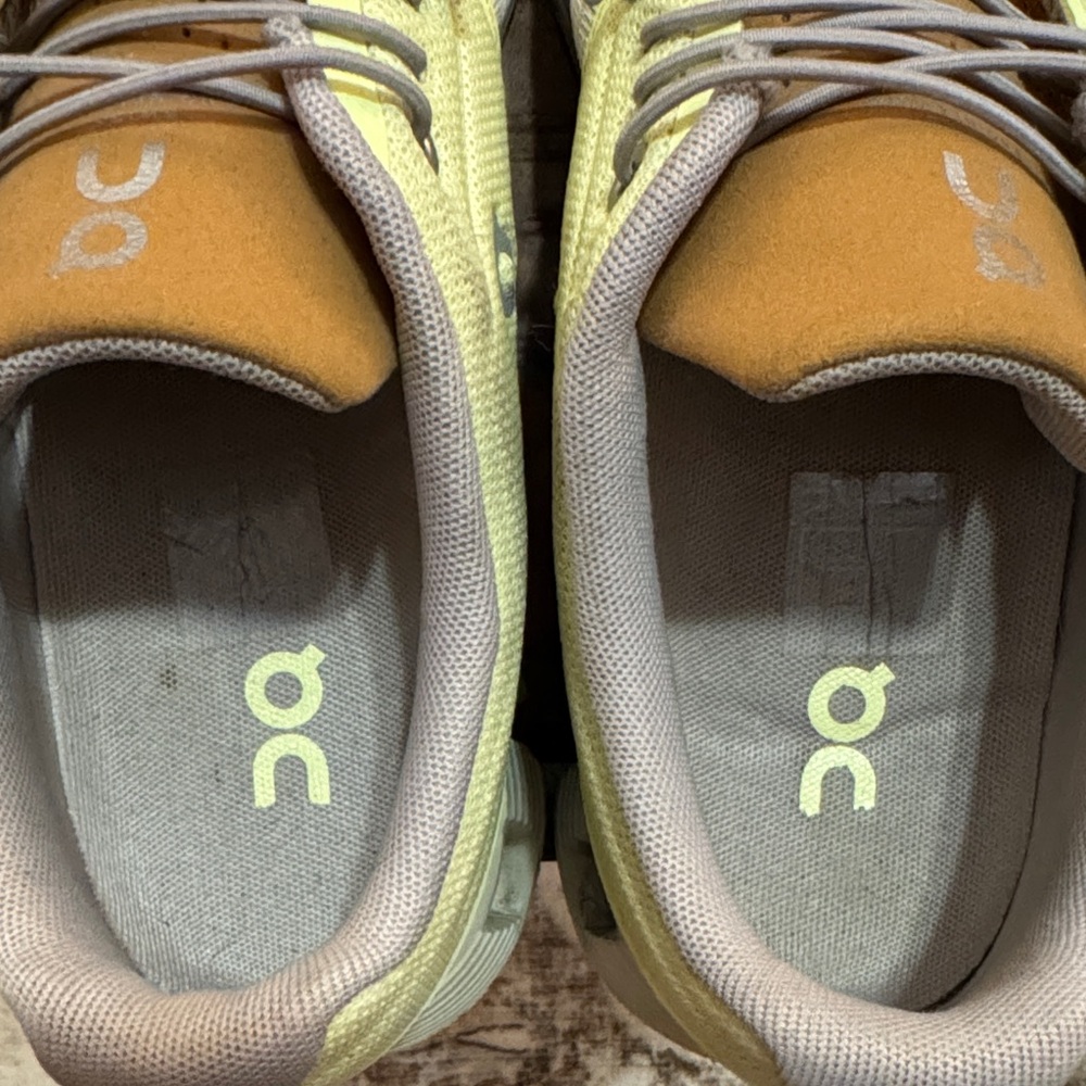 On Running Women’s White and Yellow Athletic Shoes- size 9 - Picture 8 of 9